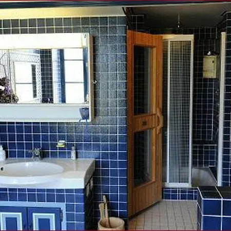 Chateau De Lacaze Bed & Breakfast