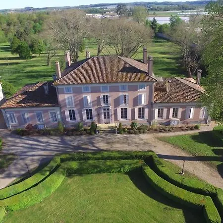 Chateau De Lacaze Bed & Breakfast *