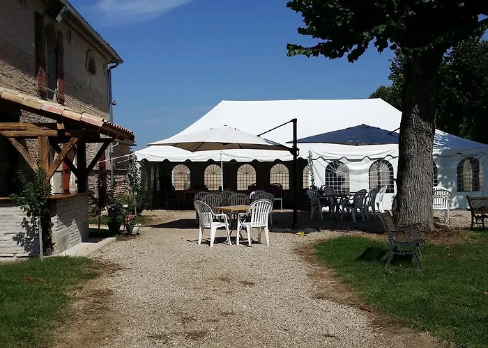 Chateau De Lacaze Bed & Breakfast